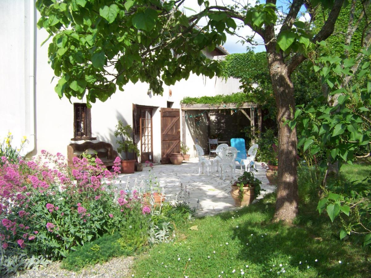 Grande Maison Atypique Le Burgaud Exteriör bild